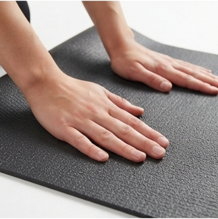 مت یوگا ۷ میل مشکی ابعاد ۶۰ × ۱۷۰ سانتی‌متر به همراه کاور